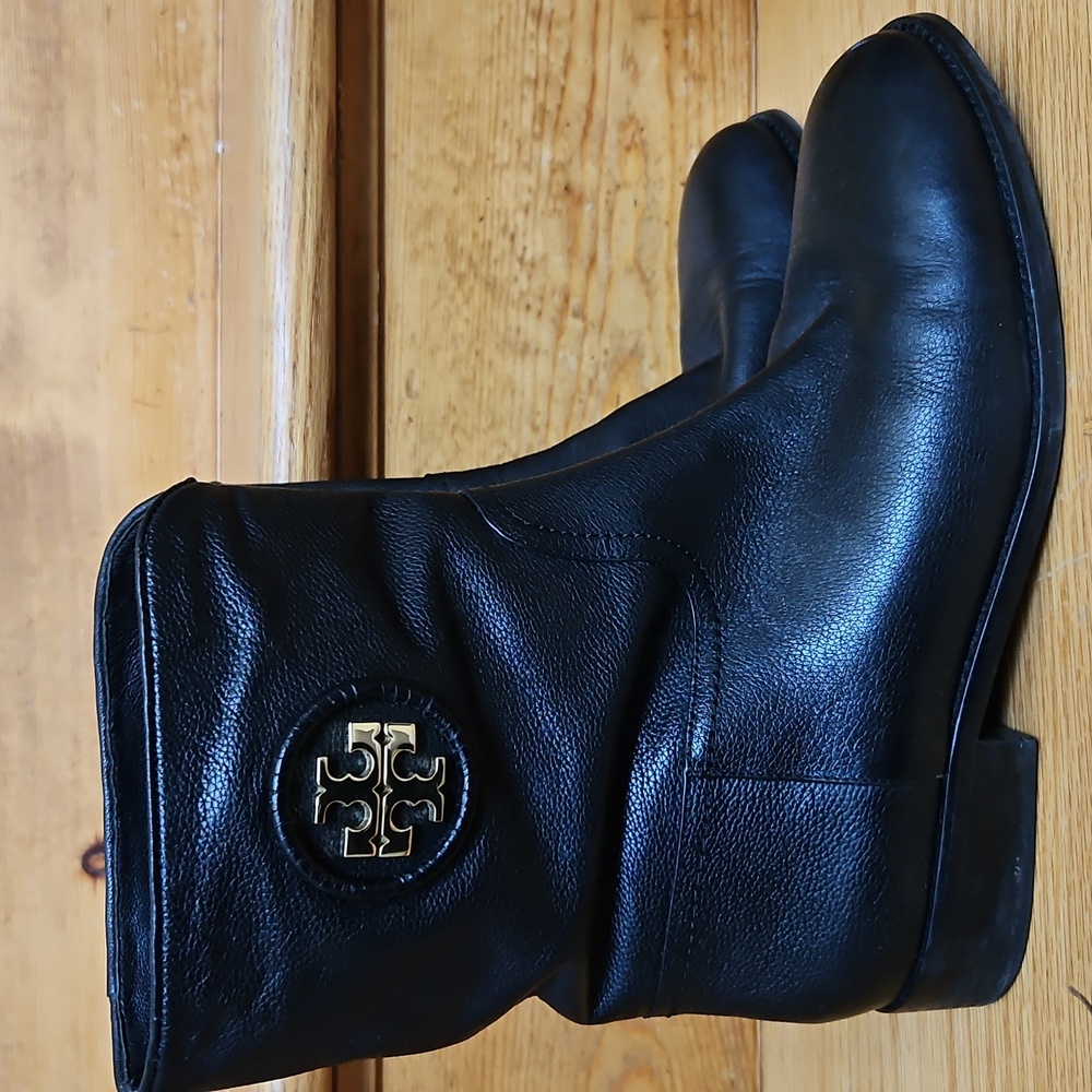Tory Burch Black Leather Hallie Short bootie